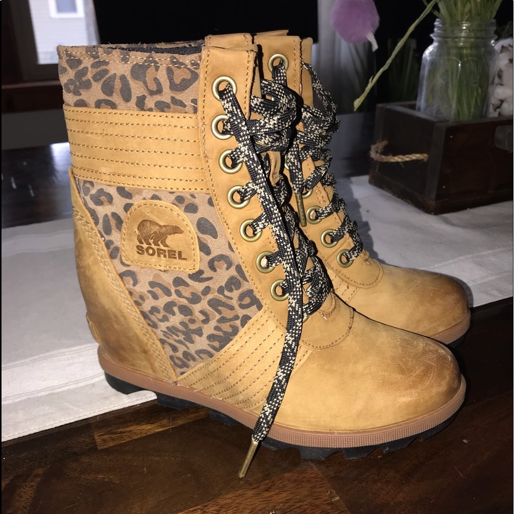 Sorel boots worn once size 7.5